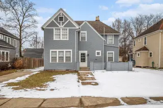 ✨ Fall in love with this traditional home packed with original charm ✨ thumbnail 2