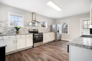✨ Fall in love with this traditional home packed with original charm ✨ thumbnail 11