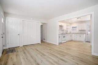 🏡 Charming, remodeled ranch home with 3 bedrooms and 1 bath! 🏡 thumbnail 14