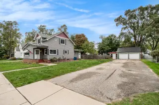 L👀k at this move-in-ready gem! thumbnail 1