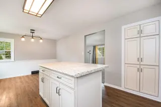 L👀k at this move-in-ready gem! thumbnail 6