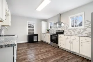 ✨ Fall in love with this traditional home packed with original charm ✨ thumbnail 9