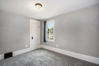 L👀k at this move-in-ready gem! thumbnail 10